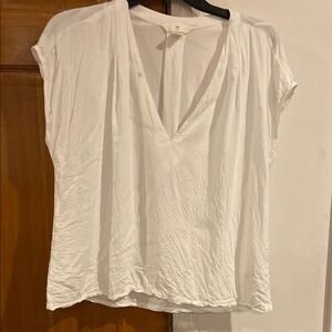 EUC! H&M size M, White relaxed blouse with V-neckline and short sleeves!